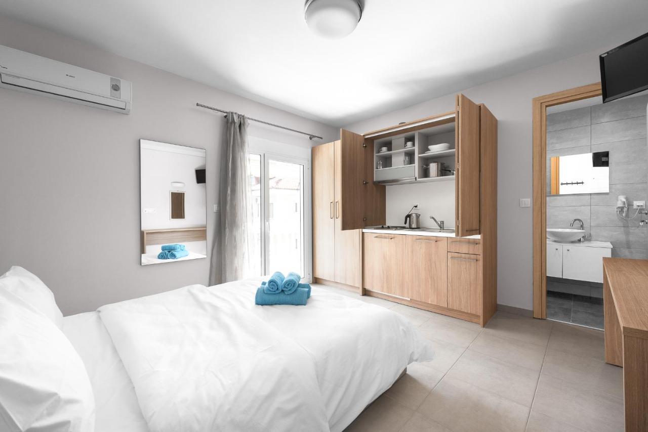 Апартаменты Blue Flag, Nilie Hospitality Mgmt Олимпиаки-Акти Экстерьер фото